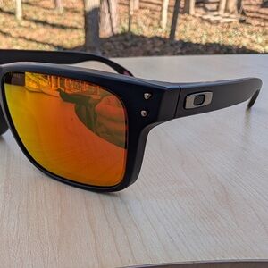 BRAND NEW IN BOX! Oakley HOLBROOK sunglasses for men with PRIZM Lenses AUTHENTIC